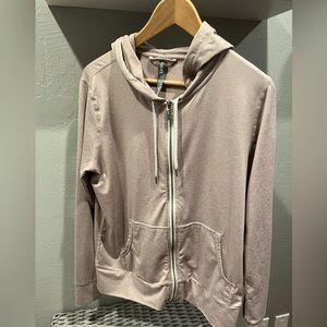 Vuori sweatshirt women’s L. NEW (no tag)